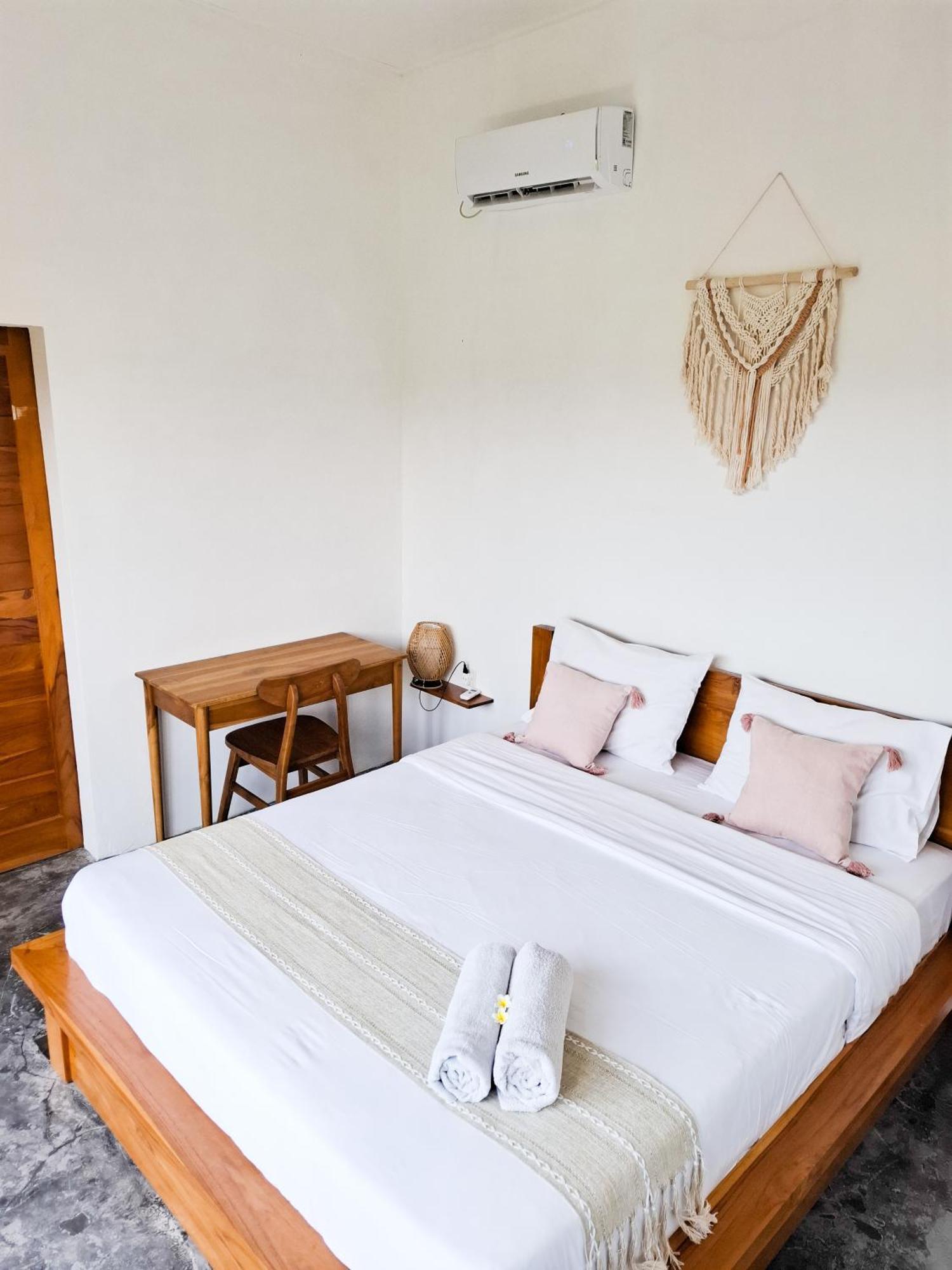Turtle House Surf & Stay Airsatang エクステリア 写真